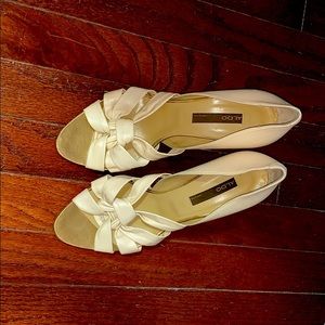 New Beautiful cream leather sandals
